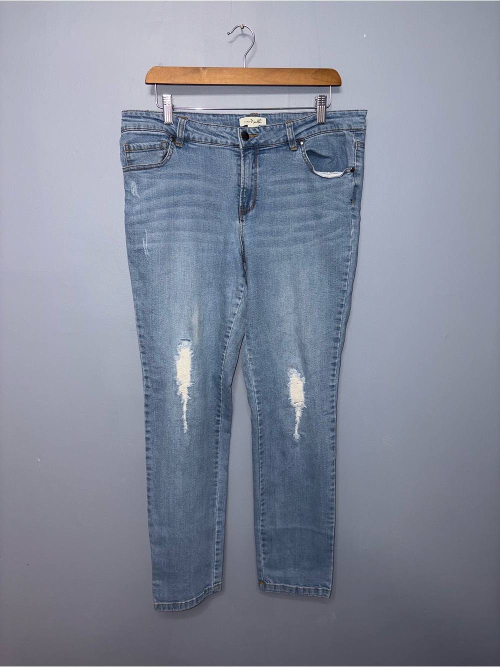 Simply Noelle | Distressed Jeans | Size 10